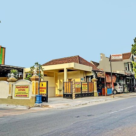 Oyo 91599 Penginapan Mutiara Madiun Hotel Exterior photo