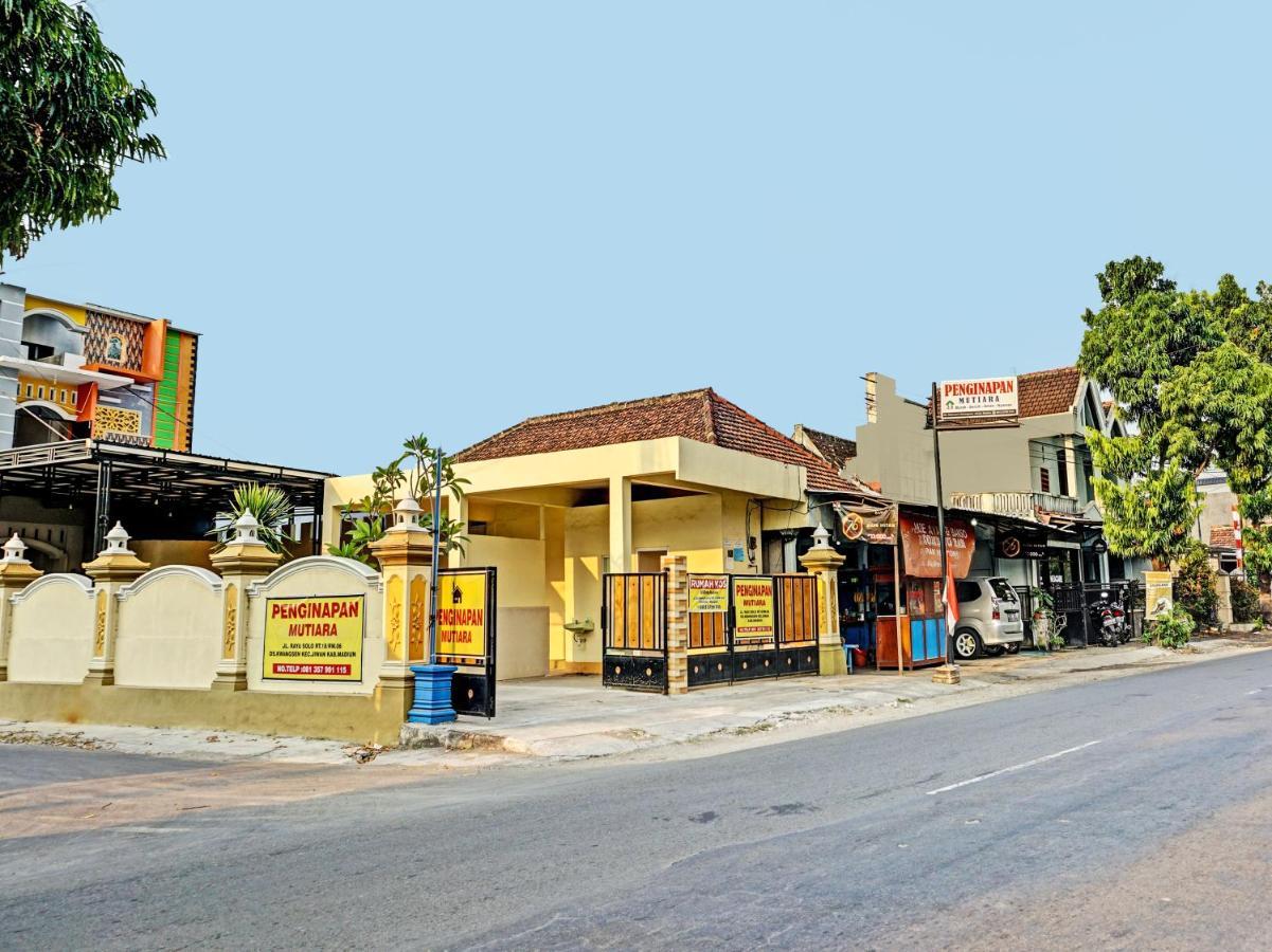 Oyo 91599 Penginapan Mutiara Madiun Hotel Exterior photo